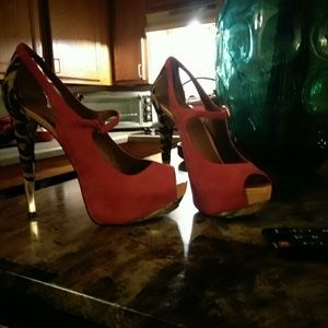 Red an leapord print heels